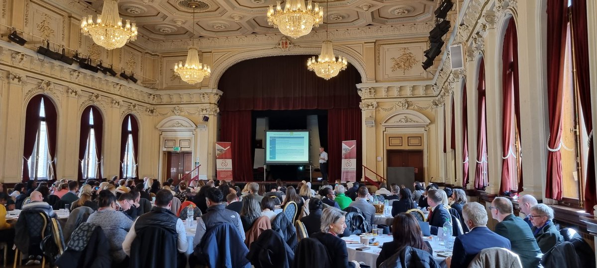 A fantastic day with teachers and leaders <a href="/NewhamLearning/">Newham Learning</a> Professor John Hattie exploring Collective Teacher Efficacy <a href="/MartinMorgan16/">Martin Morgan</a> looking at developing Visible Learners and <a href="/WendyDelf/">Wendy Delf</a> sharing how VL schools develop effective feedback. Thank you for a very special day!