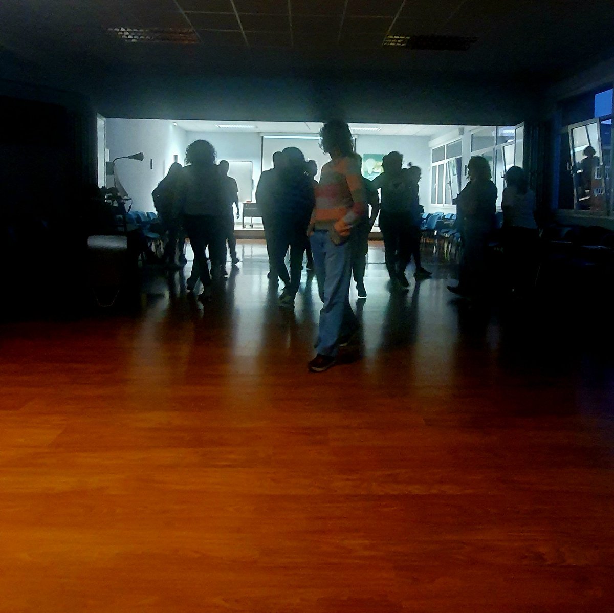 cprgijon's tweet image. Emocionantes las dos sesiones impartidas por @estheruria dentro del curso "Drama y teatro en educación" organizado por @Culturagijon en colaboración con el CPR.