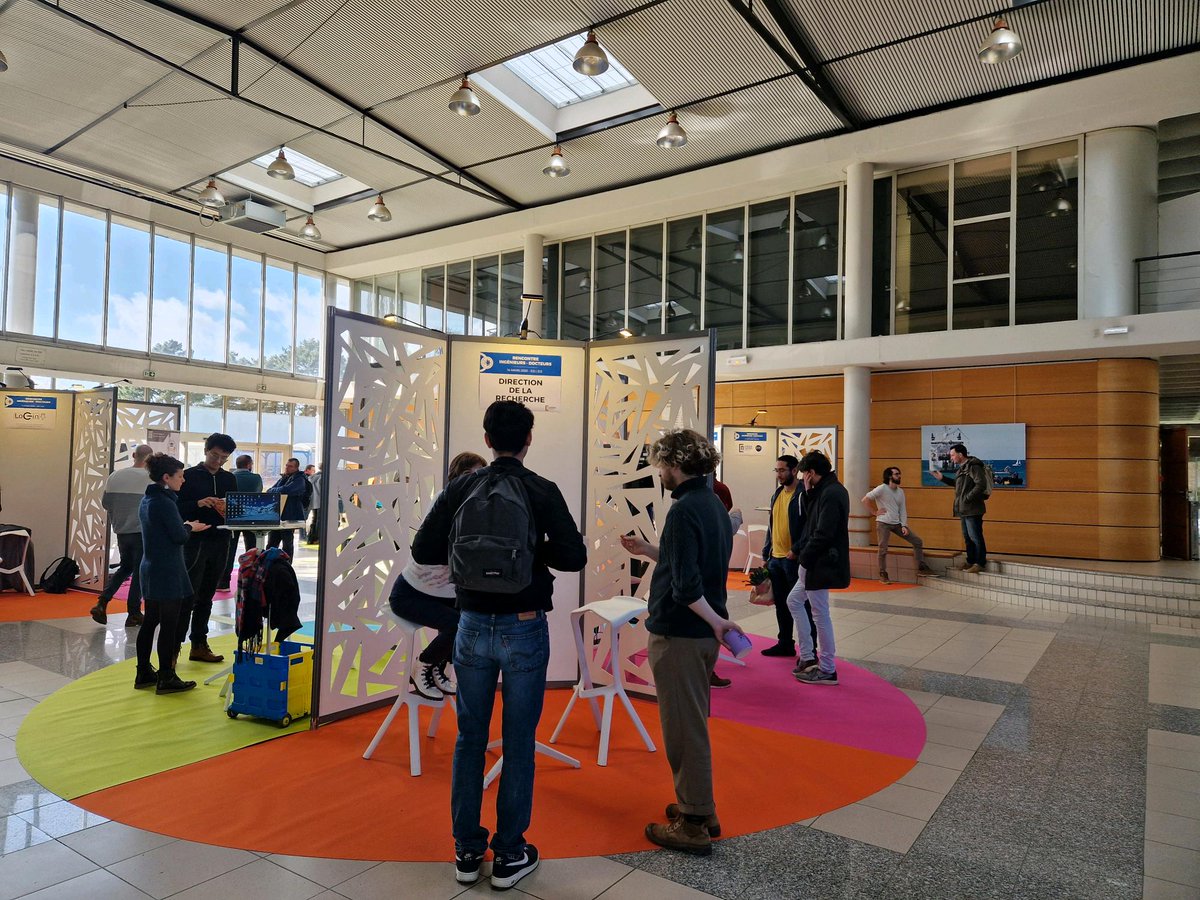 CentraleNantes's tweet photo. 🗨Après midi d'échanges autour du doctorat et de la recherche à Centrale Nantes pour les élèves-ingénieurs à l'occasion de la rencontre Ingénieur-Docteurs. https://t.co/Q9z76gnJMV