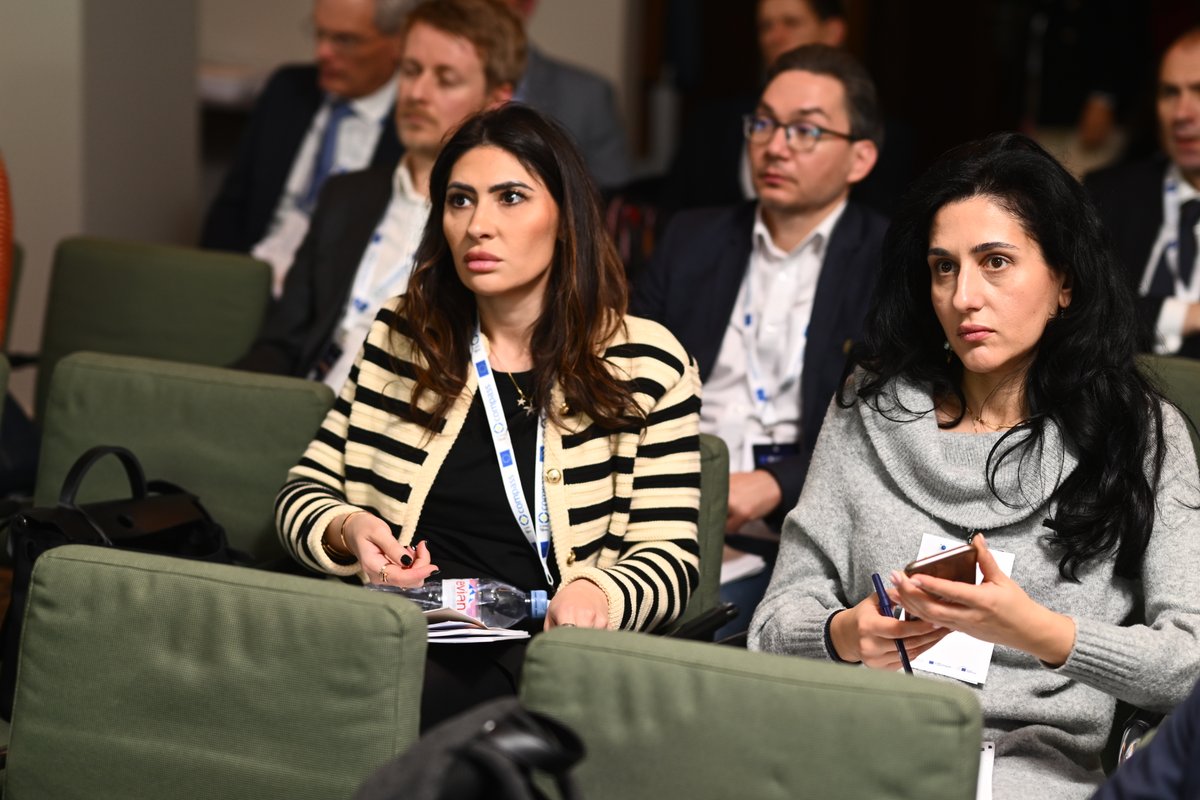 fi-compass tweet media