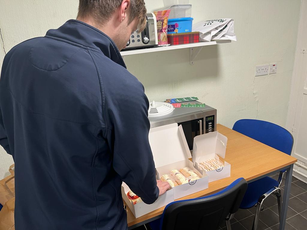 IMH_Company's tweet image. The team has been tucking into treats today to celebrate the birthday of Alan Walker who recently celebrated 30 years with the company! 

Many happy returns Alan and thank you for the sweet and savoury goodies. 

#birthdaywishes #Greatteam #Hydrauliccomponents