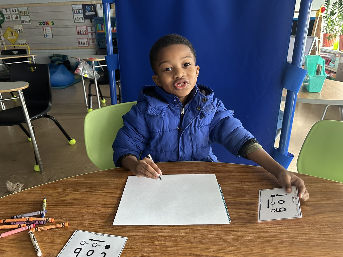 MrSeanBrown_'s tweet photo. Adding some sparkle to this reading station! My #BridgeBoy is practicing his CVC words with the addition of some awesome textured paper. Thanks for the idea @tch2makeadiff #TrueNorthBrunswick #WhyLP #youbelongatLP https://t.co/Y7b8pBOFiU