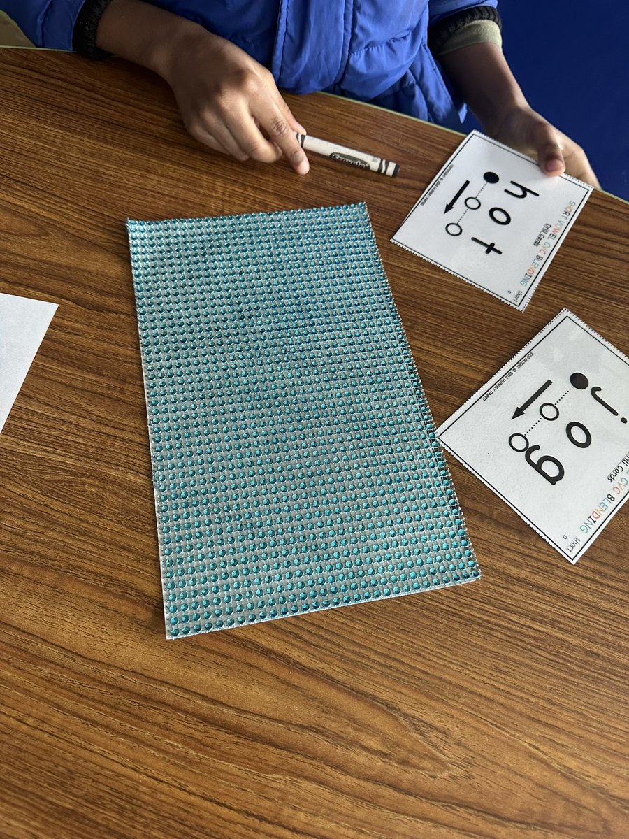 MrSeanBrown_'s tweet photo. Adding some sparkle to this reading station! My #BridgeBoy is practicing his CVC words with the addition of some awesome textured paper. Thanks for the idea @tch2makeadiff #TrueNorthBrunswick #WhyLP #youbelongatLP https://t.co/Y7b8pBOFiU