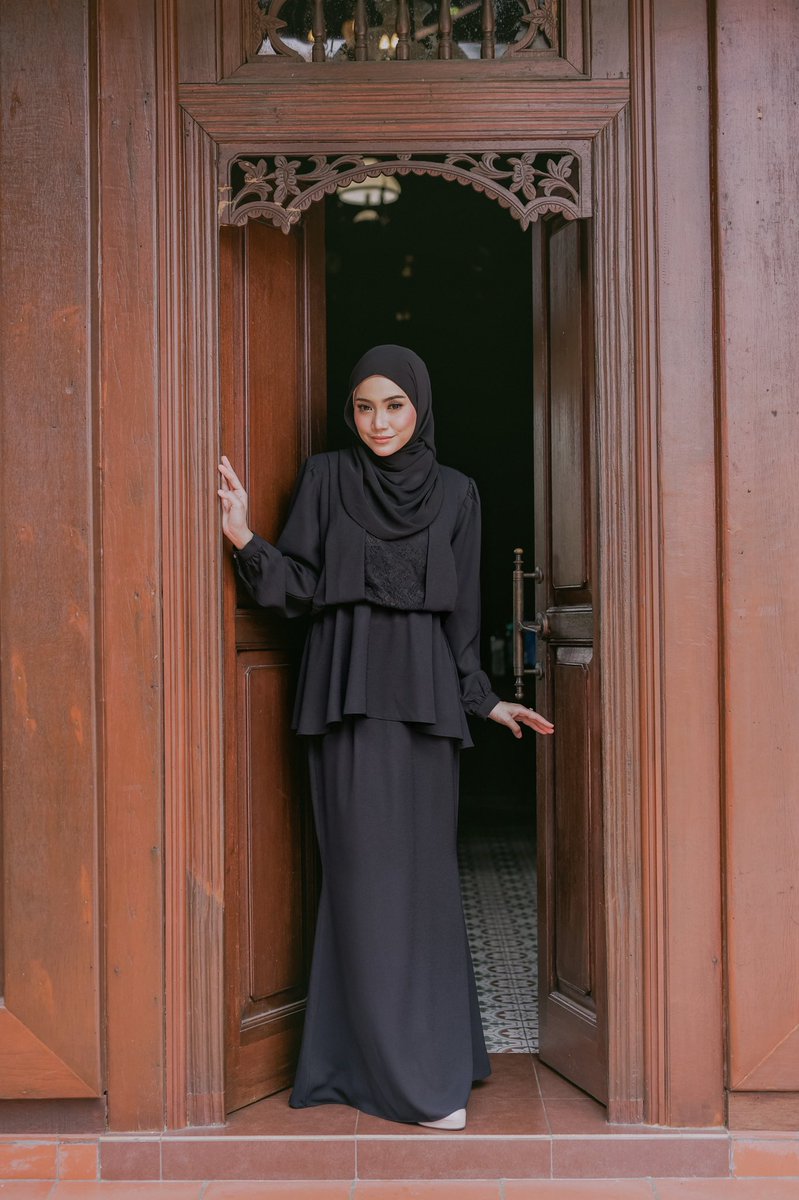 besidesaina's tweet photo. Tahun ni @wadiadra release baju harga mampu milik. CUMA RM159 SAHAJA‼️ beli esok di shopee 

https://t.co/KmCvfam9r4 https://t.co/w8jjAUUIkl