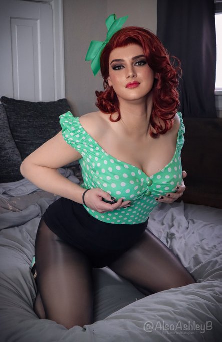 Pinup poses are way too fun ? https://t.co/npRKiQO22V