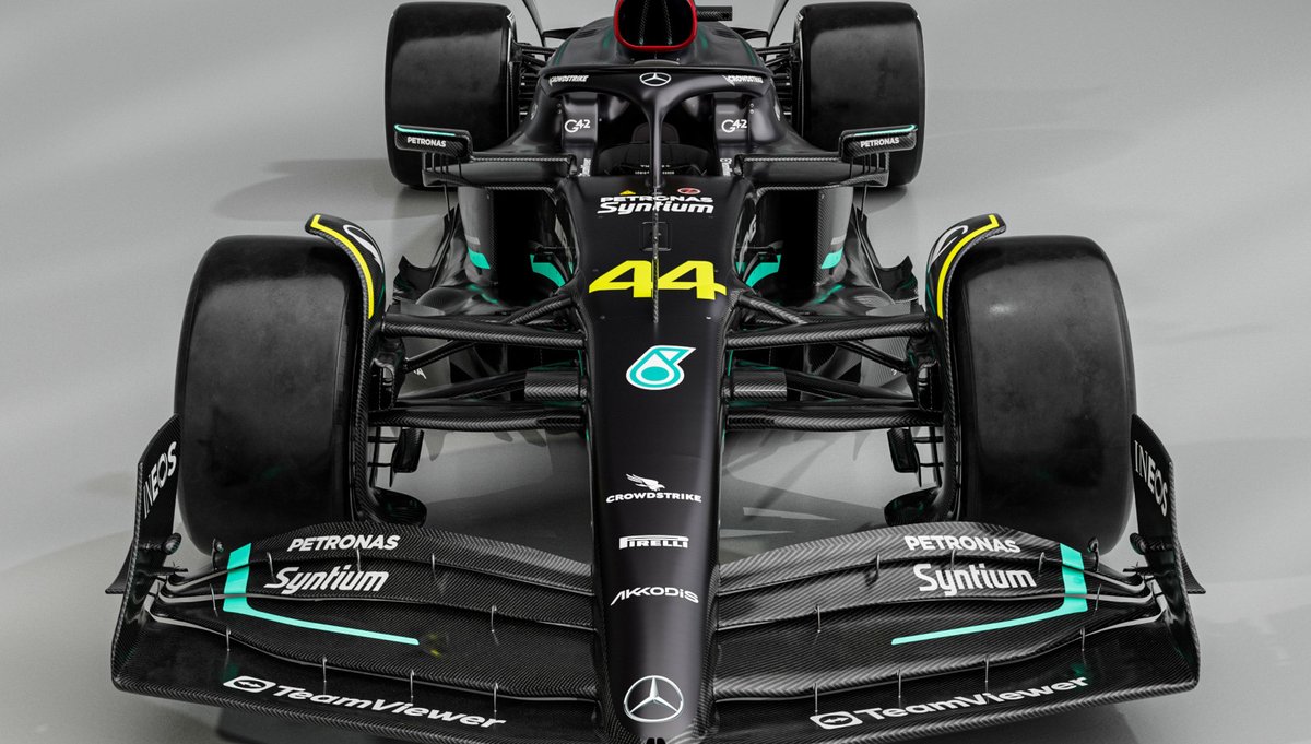 Presentaciones 🏎️|
Toca Mercedes🇩🇪, una escudería campeona en ODC.
Liderada por uno de los campeones de la última edición, en el campeonato de constructores 
<a href="/JcTorres__/">Torres</a> 🥇🏆, acompañado de:
<a href="/Cocoo__97/">Coco</a> 
GabrielNBA.
¡Mucha suerte chicos! ☘️.