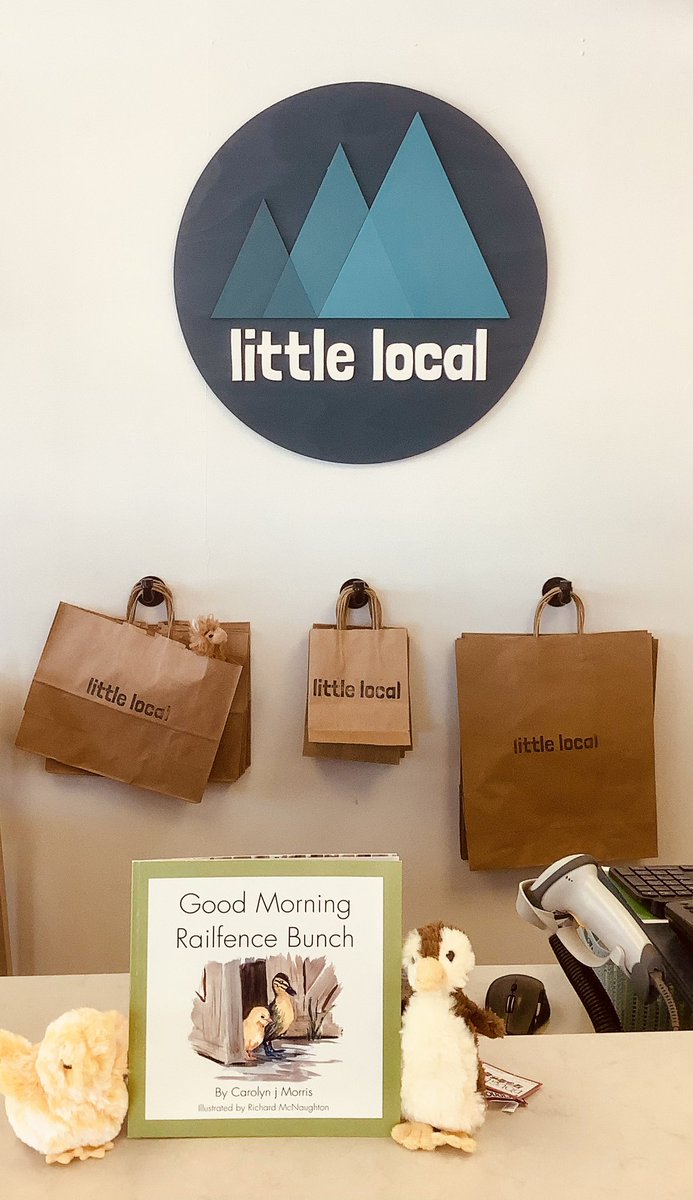 CarolynjMorris's tweet photo. A beautiful store at the corner of King & Main in #DelhiON with colourful window displays and easy access. #LittleLocal has so much to offer yet has space for #youngfamilies to shop with strollers. Oh, did you notice our #alpaca peeking out of the shopping bag? #RailfenceBooks https://t.co/unqUXFF6nB