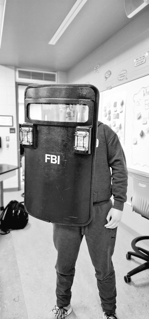 CHSD94's tweet photo. Forensics classes are learning about roles in the FBI from an '02 Alum and current FBI Agent.

#LEARNINGLivingLeading
#WeAreWeGo
#WildcatsReturn https://t.co/kXligz7Jwy