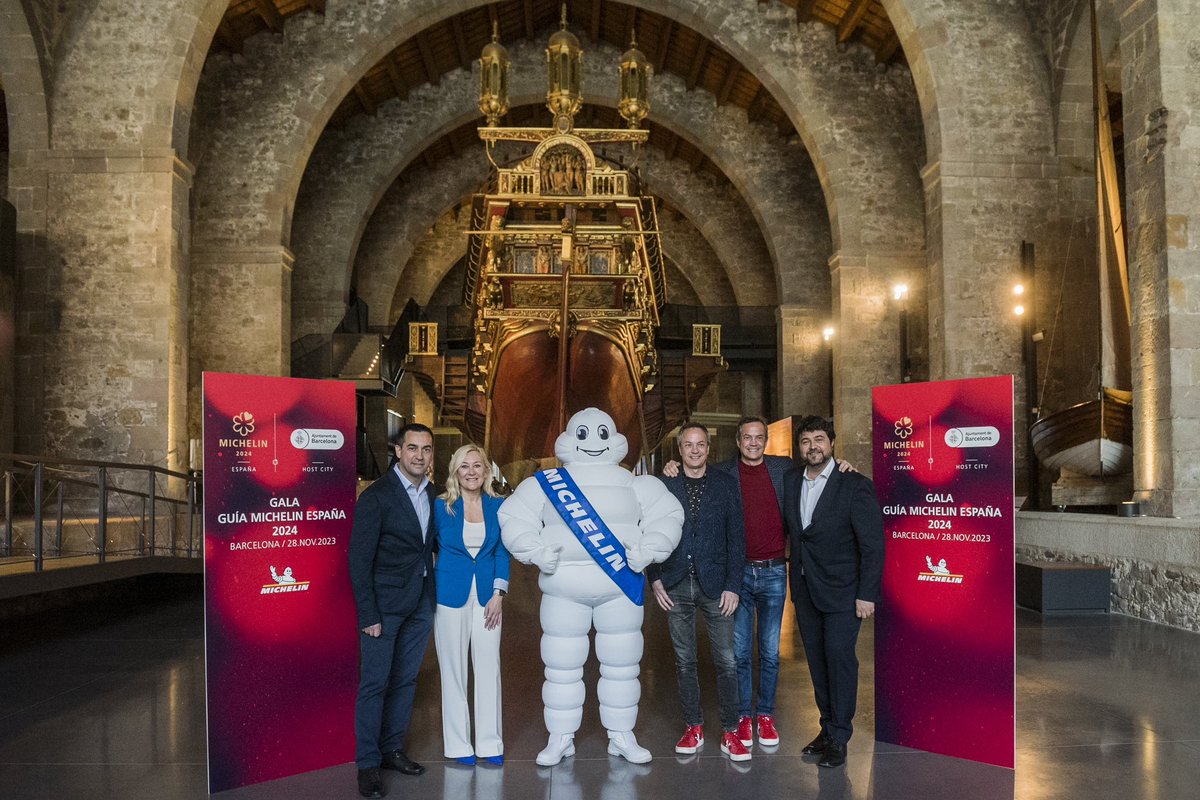 LasarteBCN's tweet photo. ¡Es oficial! La Gala de la Guía MICHELIN España 2024 se celebrará en Barcelona y nuestro chef @PaoloCasagrande será coodinador gastronómico junto a @HermanosTorres y @JordiCruzMas. 👏🏻👏🏻👏🏻 @GuiaMichelin_ES #guiamichelinesp #michelinstar24 @Berasategui https://t.co/AODRANijBd
