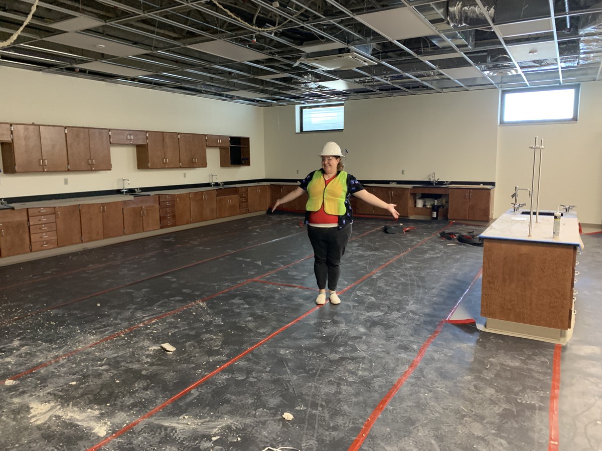 🐾  🏫 In today's Kenton Ridge PK-12 building construction update, we look inside a few of our middle and high school science classrooms. Click this link to check it out: bit.ly/42dPx8i.  #NELSDpride #CougarsRoar