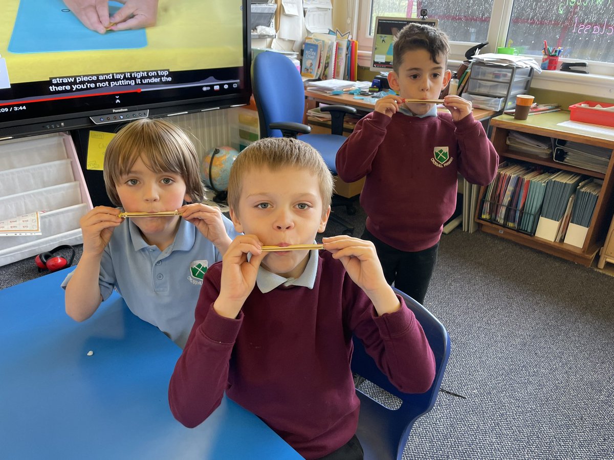 crosshill_ps's tweet photo. We made our own musical instruments today using lolly sticks, elastic bands and straws! We can blow through it and the vibrations create a tune! We are beginning to explore what sound waves are. #sacSTEM #CROSSHILLCLASS1 @STEMLearningUK https://t.co/hq3XgTbk3J