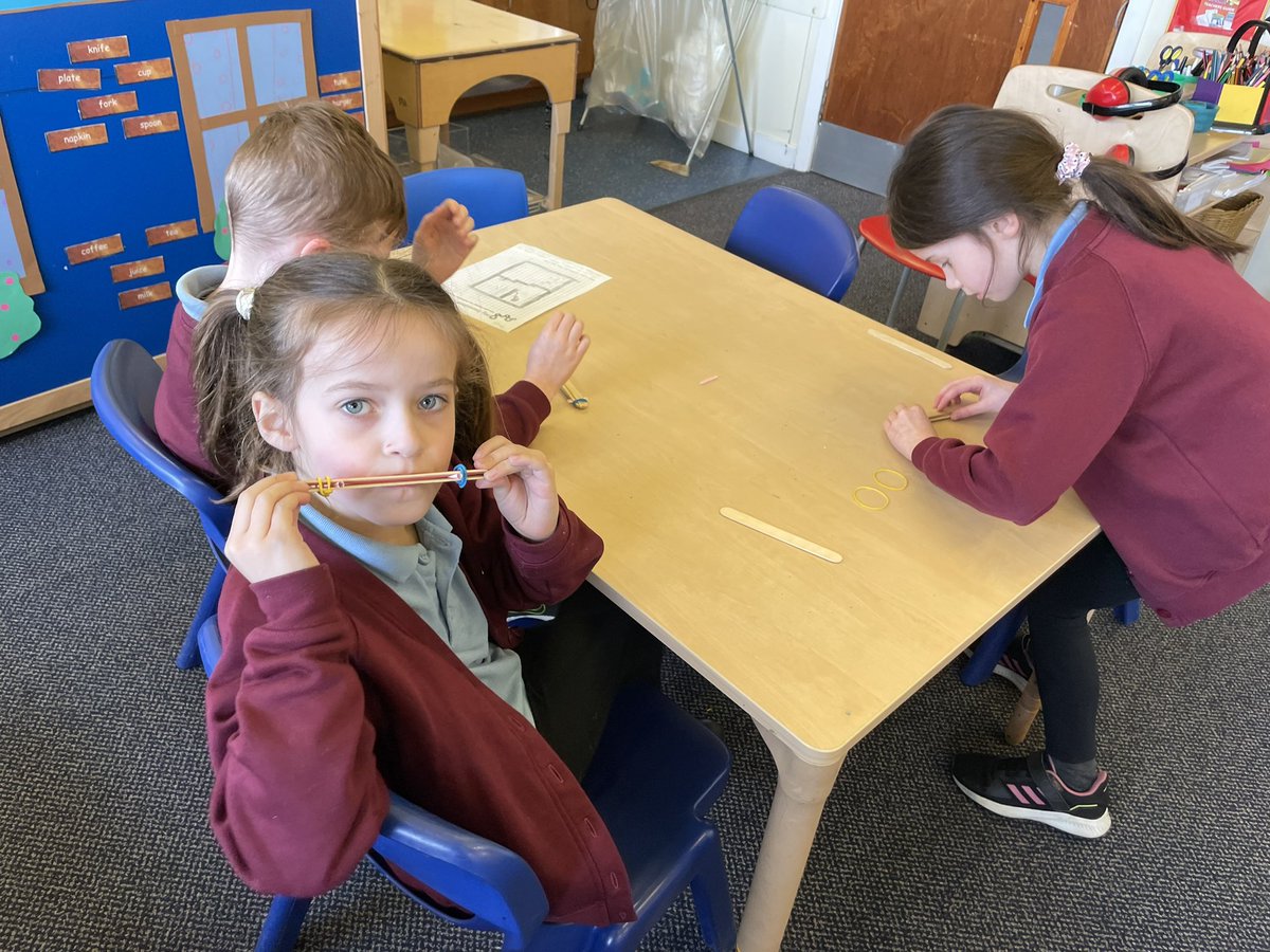 crosshill_ps's tweet photo. We made our own musical instruments today using lolly sticks, elastic bands and straws! We can blow through it and the vibrations create a tune! We are beginning to explore what sound waves are. #sacSTEM #CROSSHILLCLASS1 @STEMLearningUK https://t.co/hq3XgTbk3J