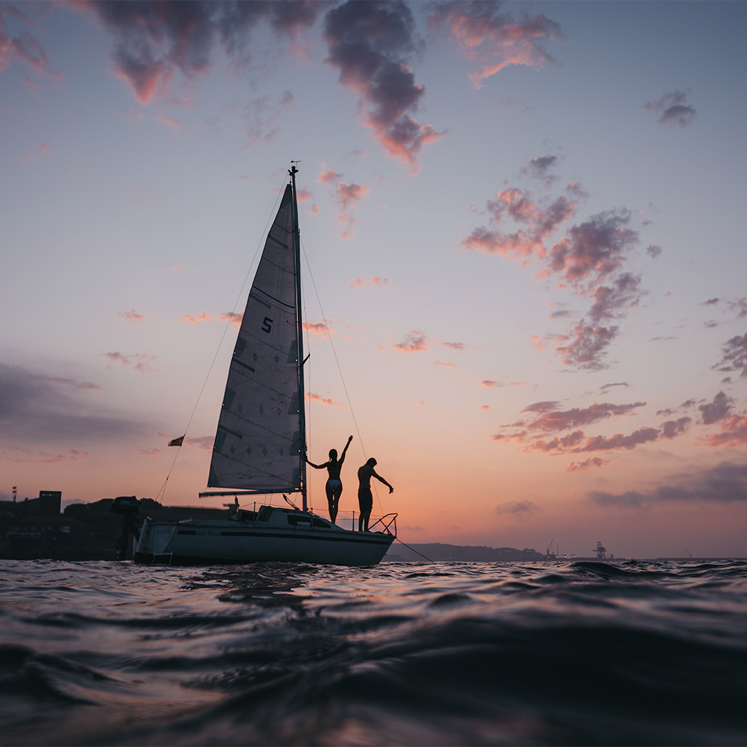 🎶 "Sailing, sailing...sailing around the world..." 🎶

...Y en este caso #Gijón 🤣

📸 #JuanFernández 

Carcasa acuatica de <a href="/AquaTech_AxisGO/">AQUATECH</a> REFLEX Housing

#axisgo #axisgo12 #axisgo13 #axisgo14 #iphone12 #iphone13 #iphone14 #underwater #photo #video #waterphotography