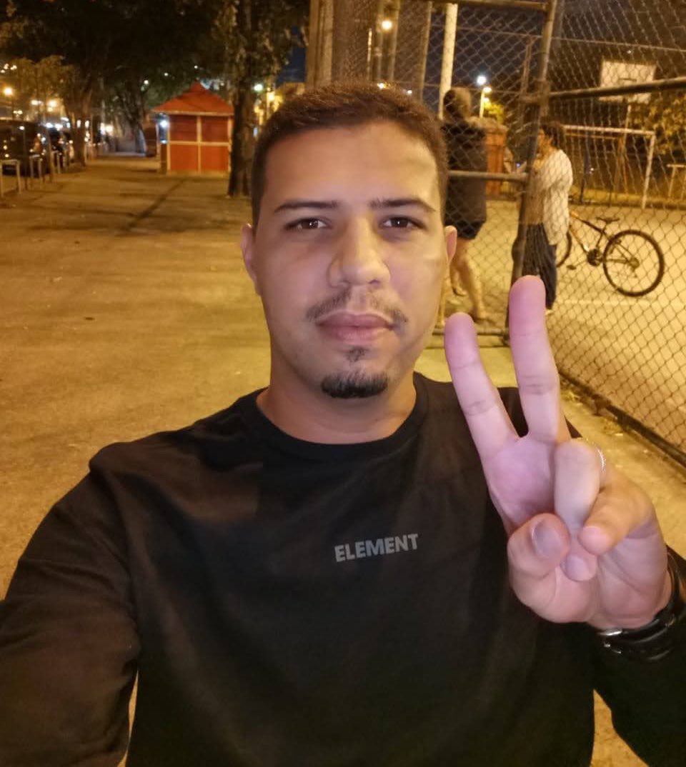 eurenesilva's tweet photo. RT AÍ, PESSOAL!

Paulo Fernando Alves Rodrigues foi visto pela última vez na estrada Adhemar Bebianoc no Engenho da Rainha e está desaparecido há mais de 24h! Quem souber de alguma informação entre em contato com urgência através do WhatsApp (21) 995543929 Anderson Sobral https://t.co/LCUgOqtrXG