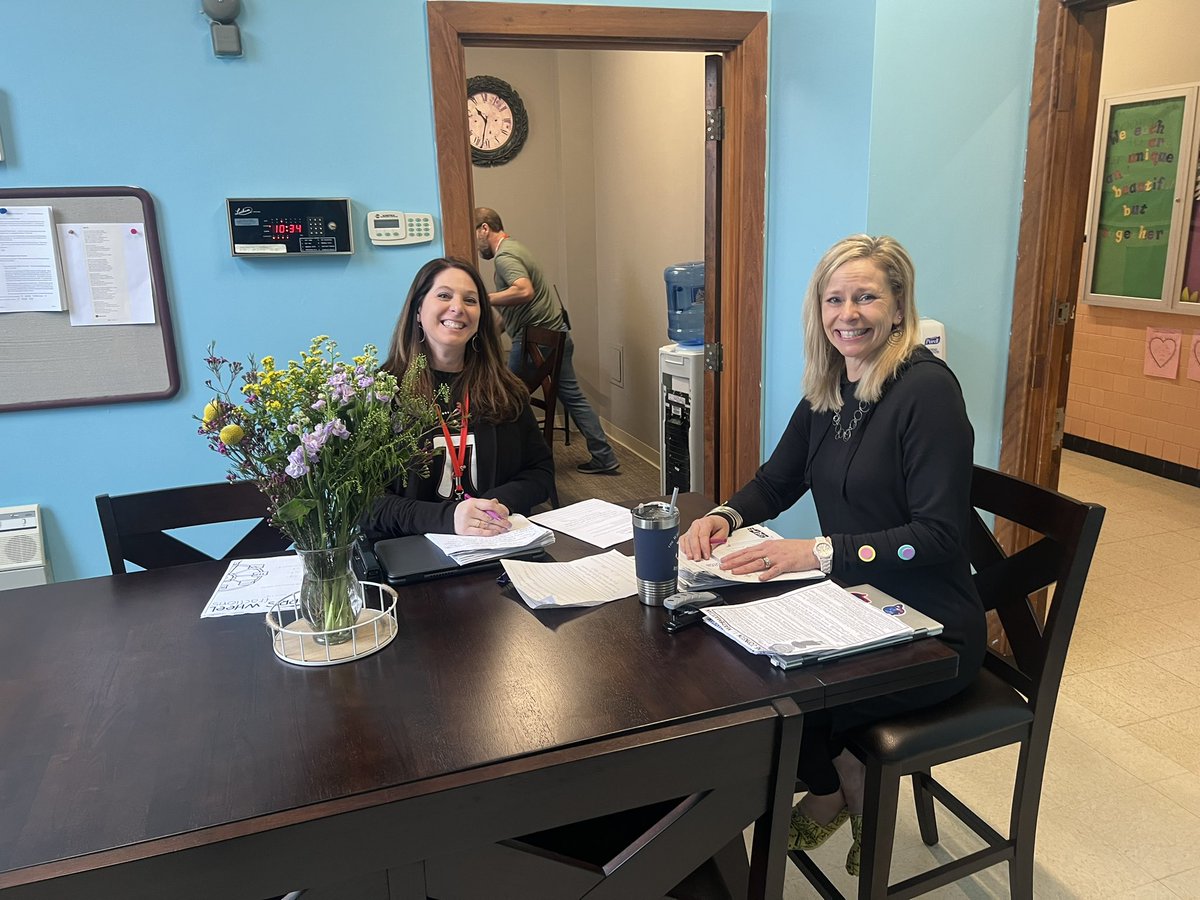 WesternCov's tweet photo. Thank you to Cardi’s Furniture and to the dedicated Western PTO for making over our Staff Room!!!!  It’s beautiful! @kristinbagley @dcowart @amyanzalone https://t.co/8Kh1h0oePO