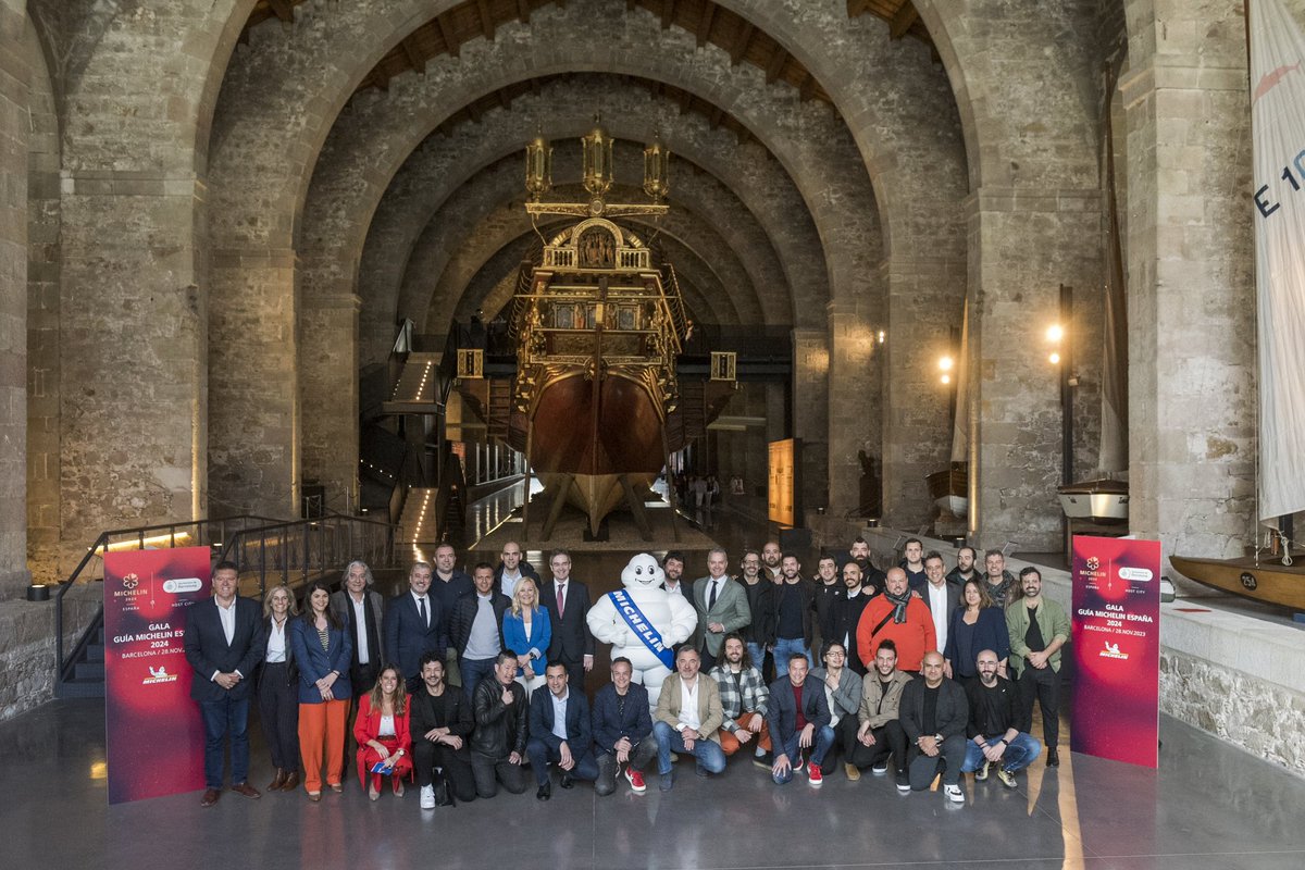 LasarteBCN's tweet photo. És oficial! La Gala de la Guía MICHELIN España 2024 se celebrarà a Barcelona i el nostre xef @PaoloCasagrande serà coodinador gastronòmic amb @HermanosTorres i @JordiCruzMas. 👏🏻👏🏻👏🏻 @GuiaMichelin_ES #guiamichelinesp #michelinstar24 @Berasategui https://t.co/9SdEPPcHgc
