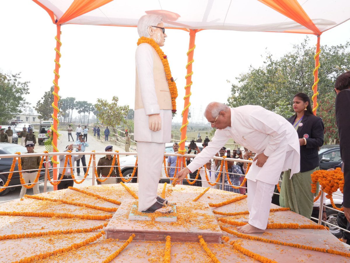 GovernorBihar's tweet photo. 1/3
महामहिम राज्यपाल-सह-कुलाधिपति श्री राजेन्द्र विश्वनाथ आर्लेकर ने जय प्रकाश विश्वविद्यालय, छपरा की अधिषद की बैठक को संबोधित करते हुए कहा कि शिक्षा समाज की संस्कृति का द्योतक होता है और हम सब संस्कृति के रक्षक हैं। अतः शिक्षा व्यवस्था में हम सबको मिलकर सुधार लाने की आवश्यकता है https://t.co/Sc8Mr5fXCY