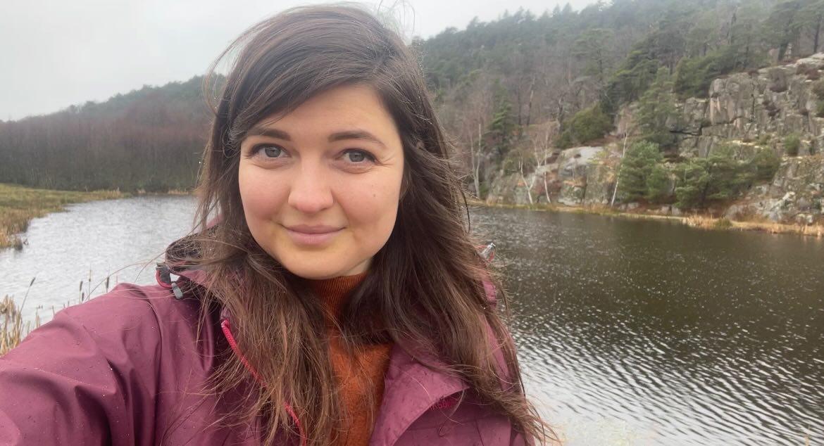 juliakall's tweet photo. Updated pfp. I sure look happy to be outside and enjoying a hike in the rain. I hope I'm fooling u real good https://t.co/jmjxFcWw9i