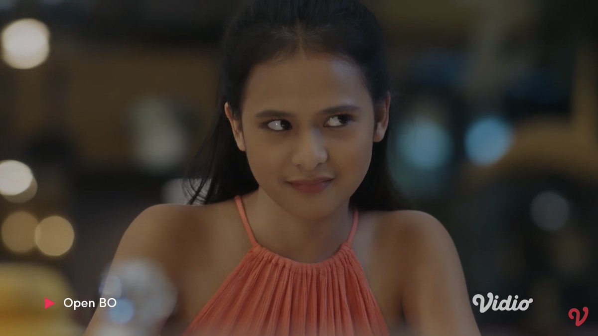 recehtapisayng's tweet photo. Jaka yang lagi berantem sama anak SMA, tapi yang di lawan ini anaknya Ambar, duh tatapannya aja udah pedes banget, jadi penasaran pengen liat ibunya๐
Langsung aja nonton di Vidio ya #OpenBOSeries https://t.co/F0eRVecYw9