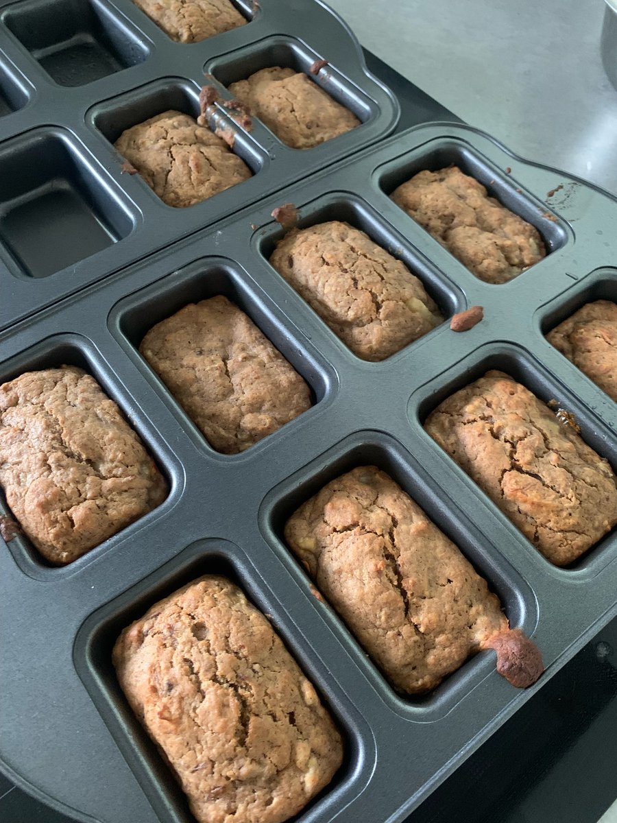 Making snacks can also be a fun activity for children 🧁