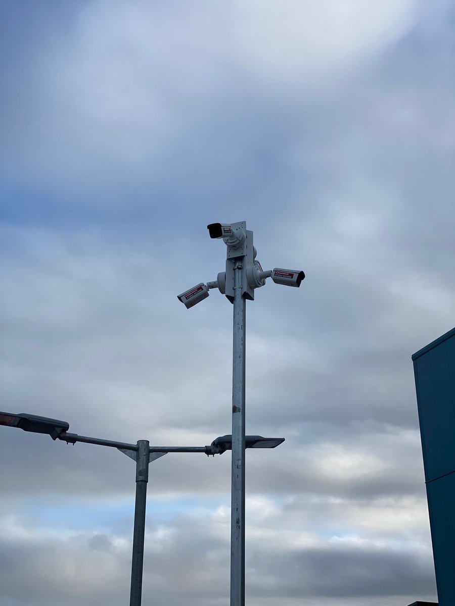 OnwatchUk's tweet photo. 🚨 IP NETWORK CAMERAS -
These are High Resolution cameras with night vision up to 50M. Footage can be accessed through your mobile devices📱 as well as monitored by our control room 24/7.

#cctv #onwatch #keepingyousafer #security #monitored #camera #network #controlroom #highres https://t.co/FY2QalmQJ7