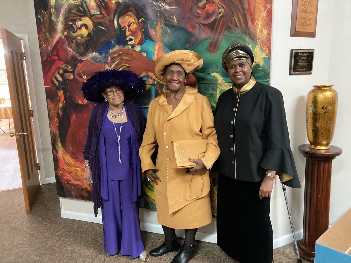 PayneMemBmore's tweet photo. Women at Payne Memorial AME Baltimore wearing their crowns!#CrownYourCrown https://t.co/uL0KqTAMRd