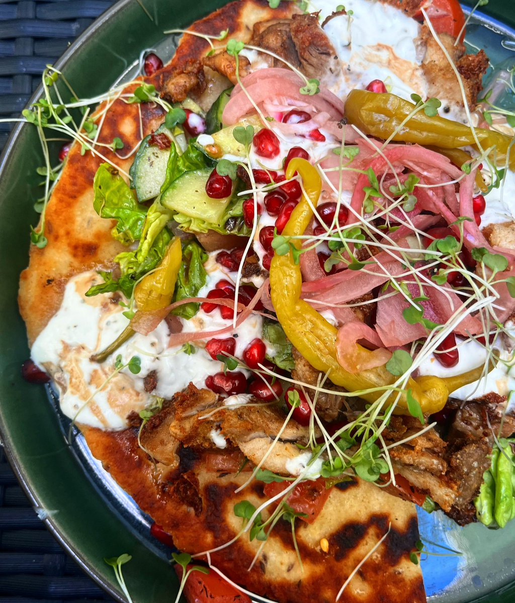 Eastern business park.

Turkish style chicken shawarma | Flatbread | Garlic yoghurt | Pickles. #stmellons