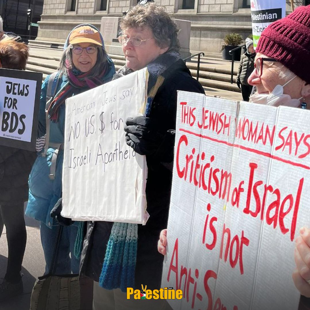 sejood_khaled's tweet photo. Pro-Palestinian demonstrators in Boston this week protested the visit of Bezalel Smotrich, Israel's Finance Minister, over his controversial comments regarding the village of Huwwara. #FreePalestine #BostonProtest #JusticeForHuwwara https://t.co/JPPMMoompE