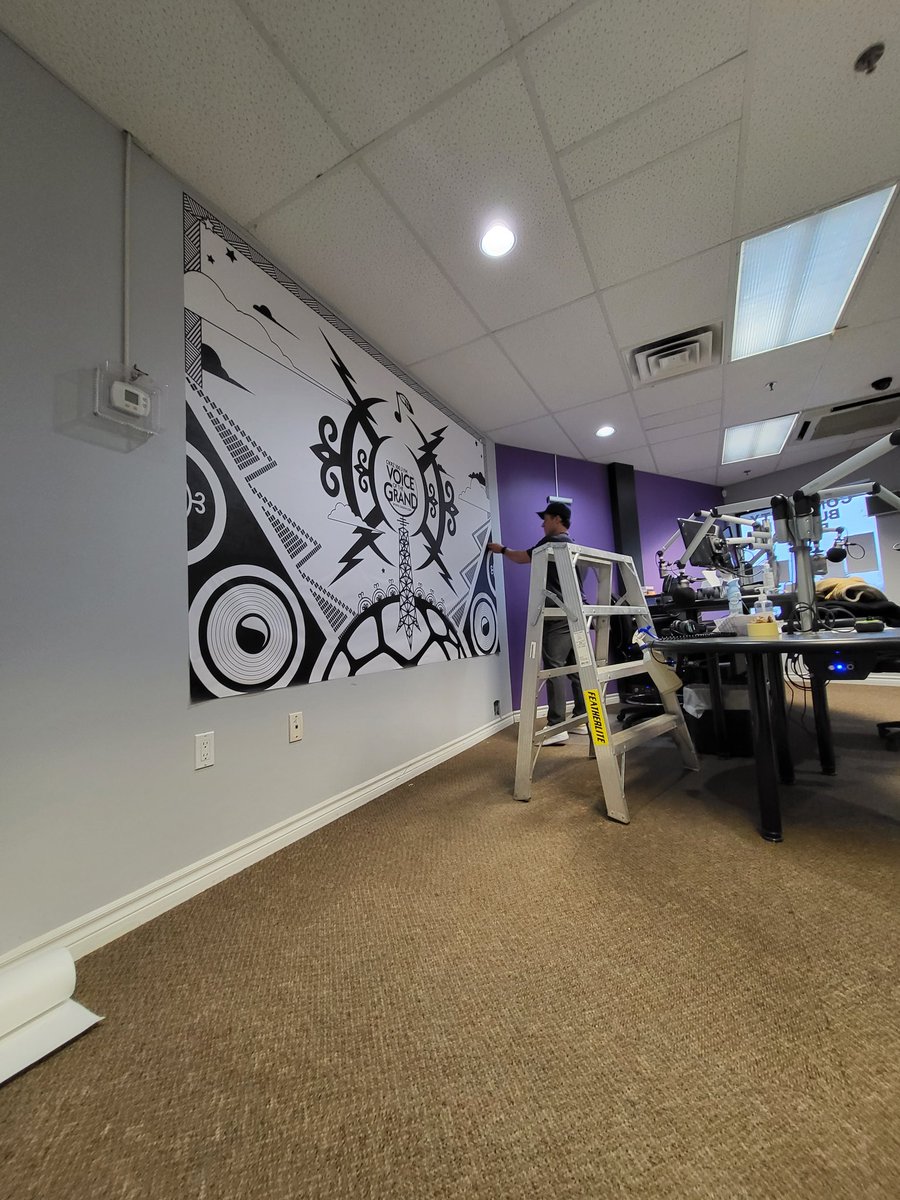 OjistohP's tweet photo. Ojistoh Publishing is so very pleased to gift @CKRZfm with a fresh mural by @artie_k_martin in celebration of being @SixNationsGR Voice of the Grand for more than 30 years. #rezradio https://t.co/lLh50vtoZv