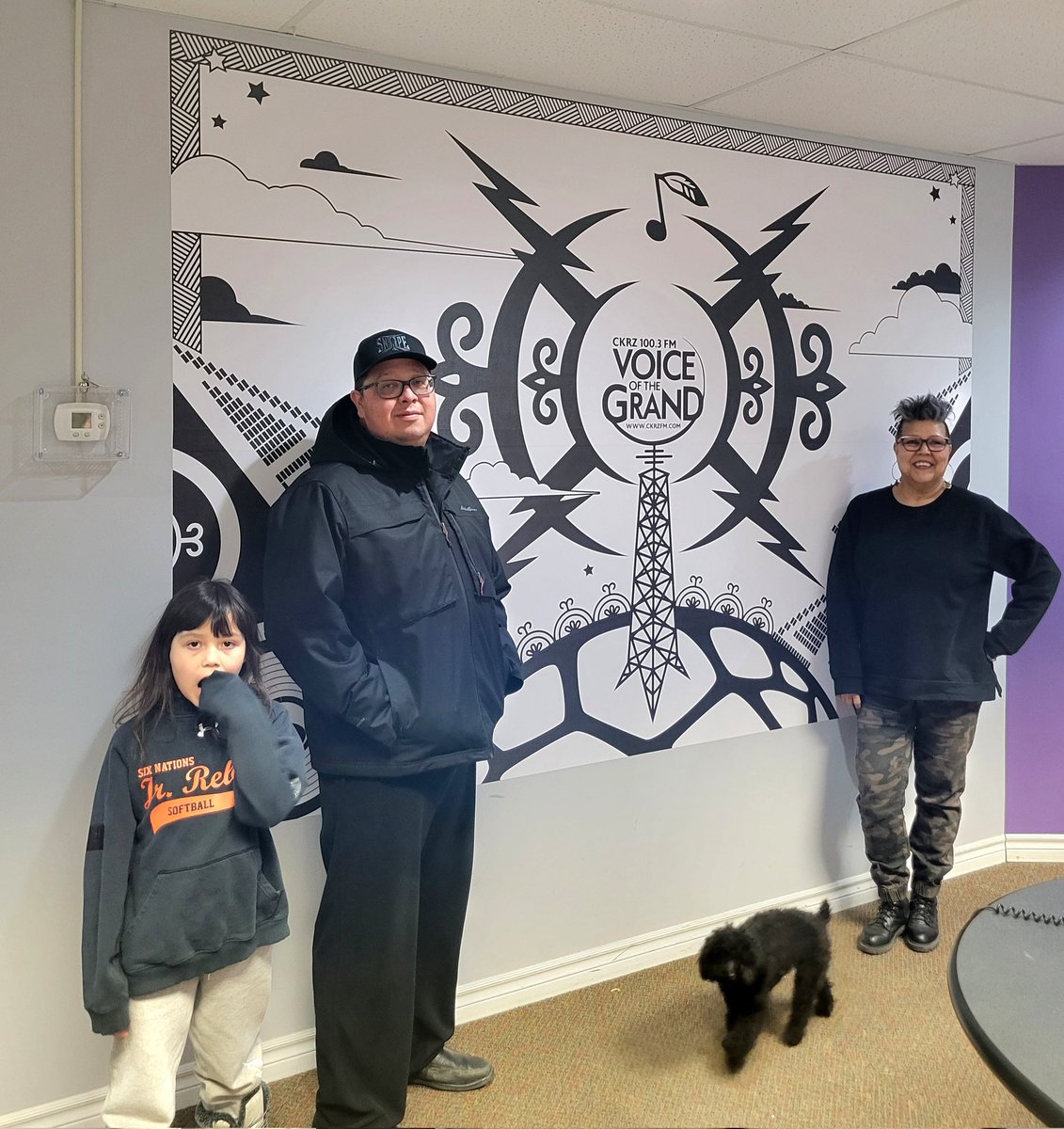 OjistohP's tweet photo. Ojistoh Publishing is so very pleased to gift @CKRZfm with a fresh mural by @artie_k_martin in celebration of being @SixNationsGR Voice of the Grand for more than 30 years. #rezradio https://t.co/lLh50vtoZv