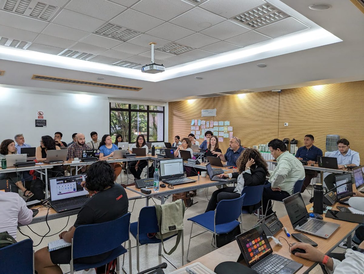 amazonacca's tweet photo. #Taller | Osmar Yupanqui y Marvin Quispe, especialistas SIG y de Teledetecciรณn de Conservaciรณn Amazรณnica โ ACCA, vienen participando en el taller de @ServirAmazonia que se realiza del 14 al 17 de marzo, en la ciudad de Cali, Colombia. https://t.co/po3wXC4O3W
