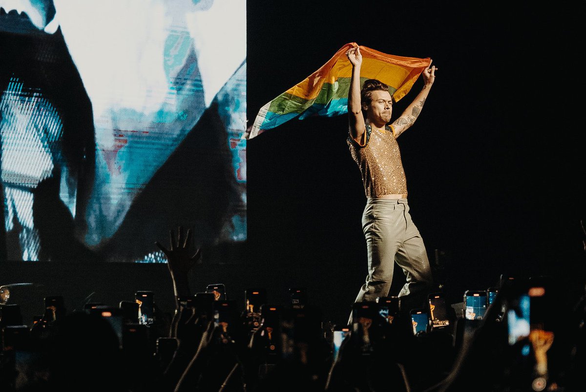 Harry Styles, live from Philippine Arena. 
#LoveOnTourManila
14.3.23

📸: <a href="/charlesvillaruz/">Charles Villaruz</a>