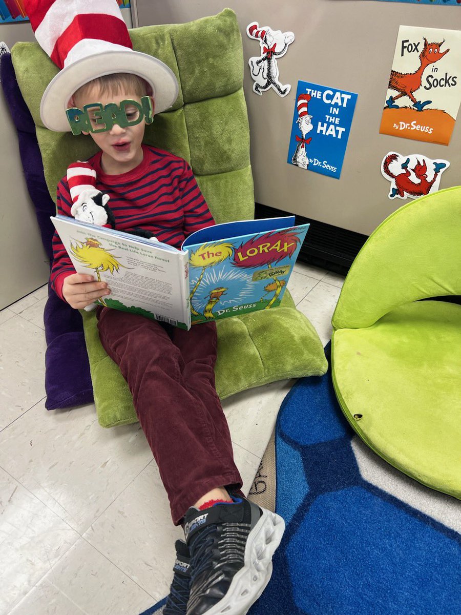 Enjoying a comfy reading spot with Cat in the Hat and friends. #swd123 #d123 #reading #catinthehat #keepkidsreading #firstgrade 📚🔴⚪️🔴⚪️📚