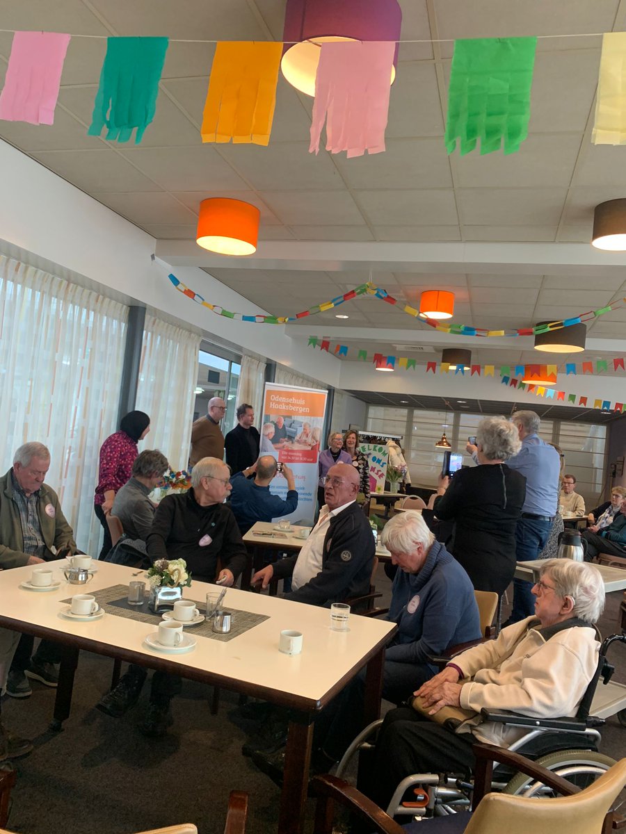 Het is een primeur voor Twente. Een ontmoetingsplek voor mensen met beginnende dementie, mantelzorgers en familieleden. Afgelopen maandag 13 maart is het Odensehuis Haaksbergen officieel geopend. 

#Samen #Wijkracht #Haaksbergen #Iedereemdoetmee #S #dementie #alzheimer