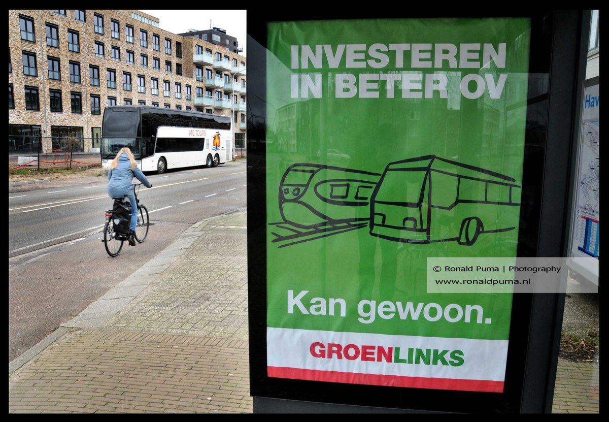 RonaldPumaPhoto's tweet photo. 14.03.2023 #Nijmegen #Netherlands. Er rijden weinig #stadsbussen door #stakingov. #Reizigers wachten bij #station Nijmegen. #staking #verkiezingen15maart #verkiezingen #NS #OV #FNV #bushokje #vakbond #GroenLinks #politiek #economie #Rutte #vandaaginside. https://t.co/lf9TBAbeKh