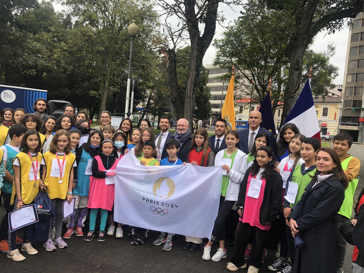 FranceEquateur's tweet photo. #TerredeJeux 🏃♀️ Nuestra carrera terminó!
Gracias a nuestros atletas 🏃🏽♀️🏃🏻♂️ del liceo 🇫🇷🇪🇨#LaCondamine 🏅🏆
Pasamos el relevo a los atletas en #Guatemala 🇬🇹 @franciaenGuate
@desagneauxdiplo
@francediplo_es
@francediplo
@Paris2024 https://t.co/IBR1wHgKAO