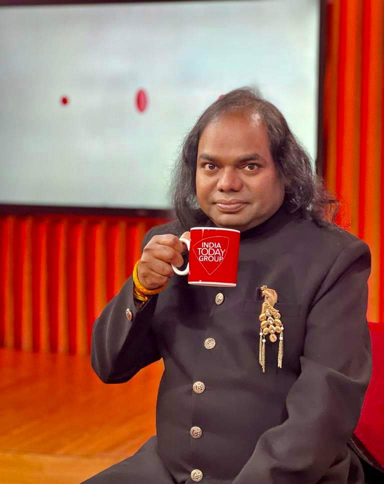 SHAMBHUSHIKHAR's tweet photo. मैं जैसे ही थोड़ा गोरा होने लगता हूँ फिरसे गर्मी आ जाती है 😐😐 https://t.co/GJWl9zE4so