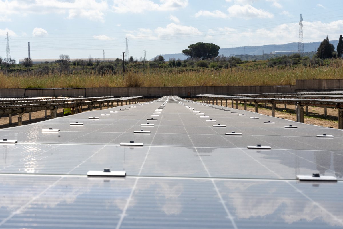 EnelGroupIT's tweet photo. Nuova vita per l’ex centrale di Augusta: insieme a @CNRsocial_ e @PstSicilia abbiamo inaugurato un innovativo Centro di Ricerca all’interno dell’area e realizzato un impianto fotovoltaico da 1,5MW con i pannelli di #3Sun Gigafactory.☀️👉 https://t.co/YPksiEyWfu #EnelperlItalia https://t.co/zH9qtnZmlu