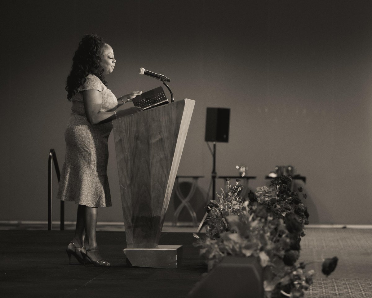 AmericanHeartTX's tweet photo. “Flight attendants tell you when you get on a plane to put your own oxygen mask on first. We, as women, need to be doing that with our heart health. If you can’t help yourself, you can’t help others.” - @StarJonesEsq 
#ATXGoRed 
📸 Who is Niko, LLC https://t.co/YVxv7qHJti