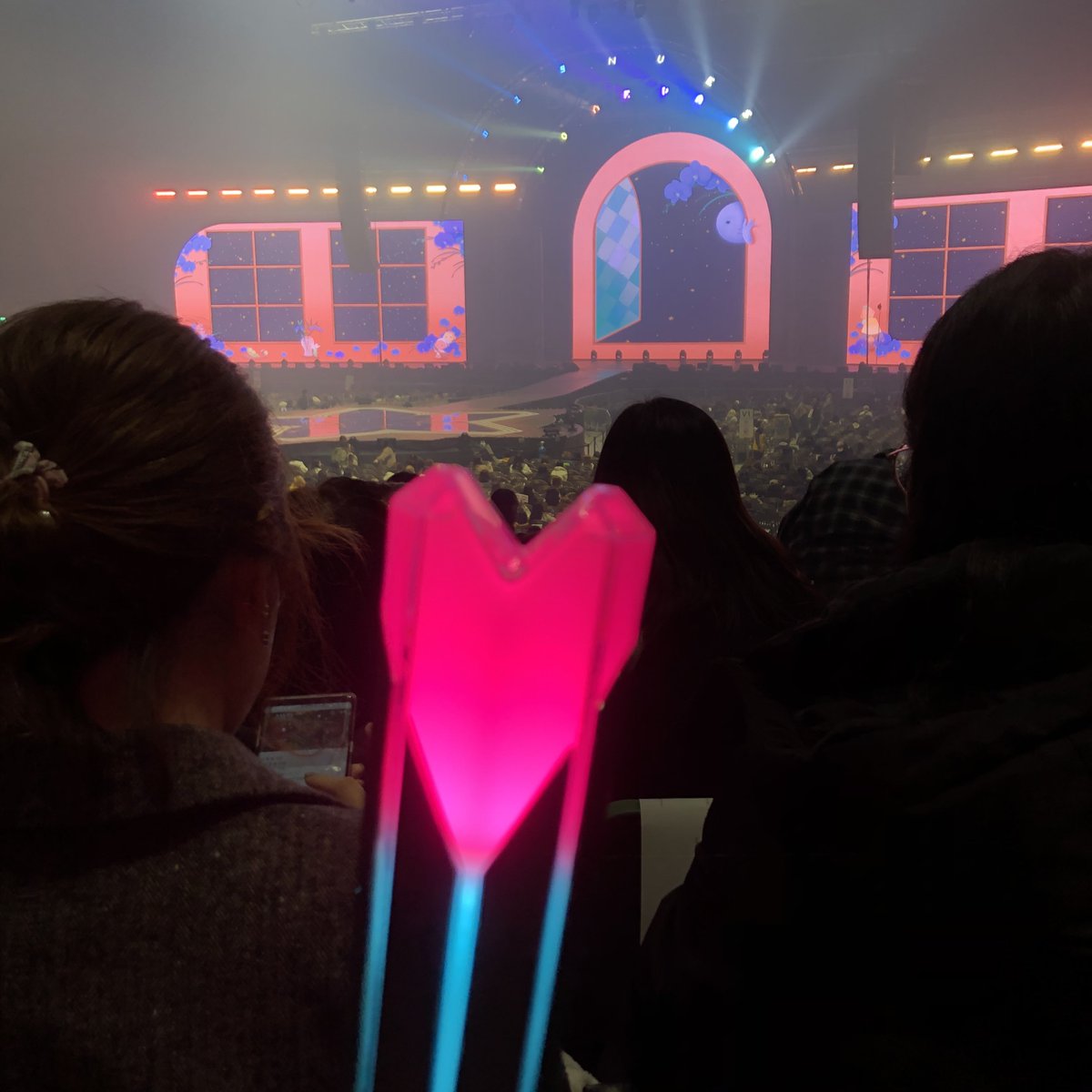 mua0315's tweet photo. 눈물로 마무리했던 3월 15일로부터 딱 1년이 되는 날이야. 다섯이 각자의 모습으로 웃으며 돌아오기를 기다렸던 시간을 지나 이제는 너희를 바라보며 마음편히 웃음지을 수 있어. 함께했던 시간들이 모두 소중했고, 소중하고, 앞으로의 시간들이 여전히 기대된다.
#뉴이스트_데뷔11주년_축하해 https://t.co/sqsCpolERw