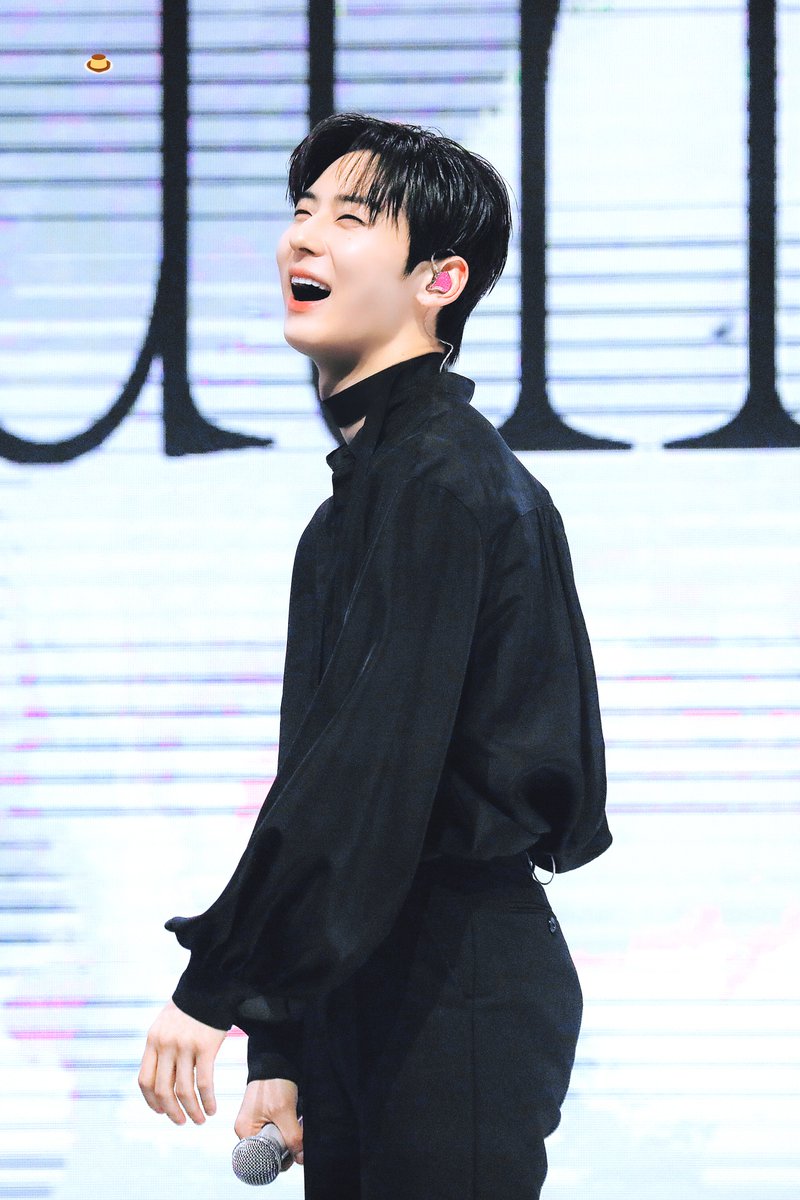 tomhfrompd's tweet photo. 민현이 11주년 축하해 ! 너를보면 영원은 꼭 존재하는거 같아 하고싶은 말들은 정말 많지만 고맙다는 말로 끝낼게 앞으로 우리 함께 좋은 추억 더 많이 만들자 사랑하고 고마워  항상 행복해 밥 잘먹고 다녀  
#황민현 #HWANGMINHYUN 
#HAPPY11th_ANNIVERSARY
#온리황도황대장데뷔11주년 https://t.co/ExdOY2WRbp