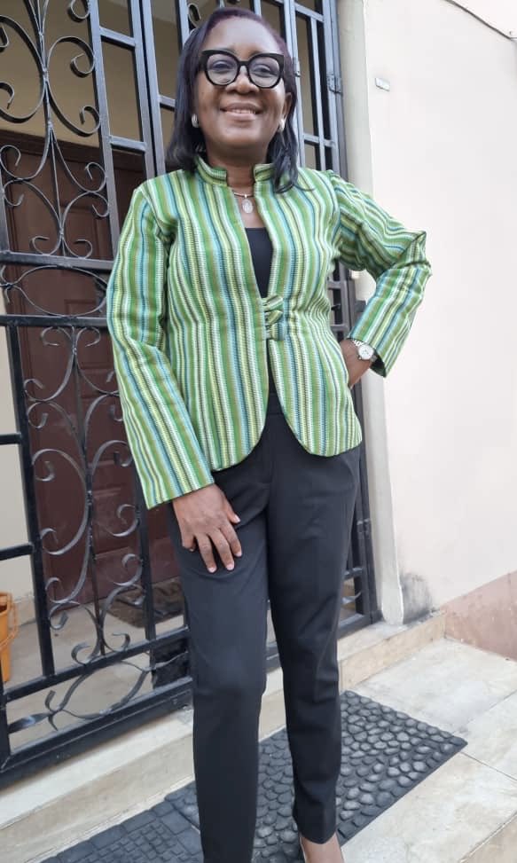 Ennybabes's tweet image. Rocking my Asooke blazer. Fabric by CITA ASOOKE. Design and sewing by Ms Iyabo Raimi. #proudlynigerian #asooke #imagebuilding
