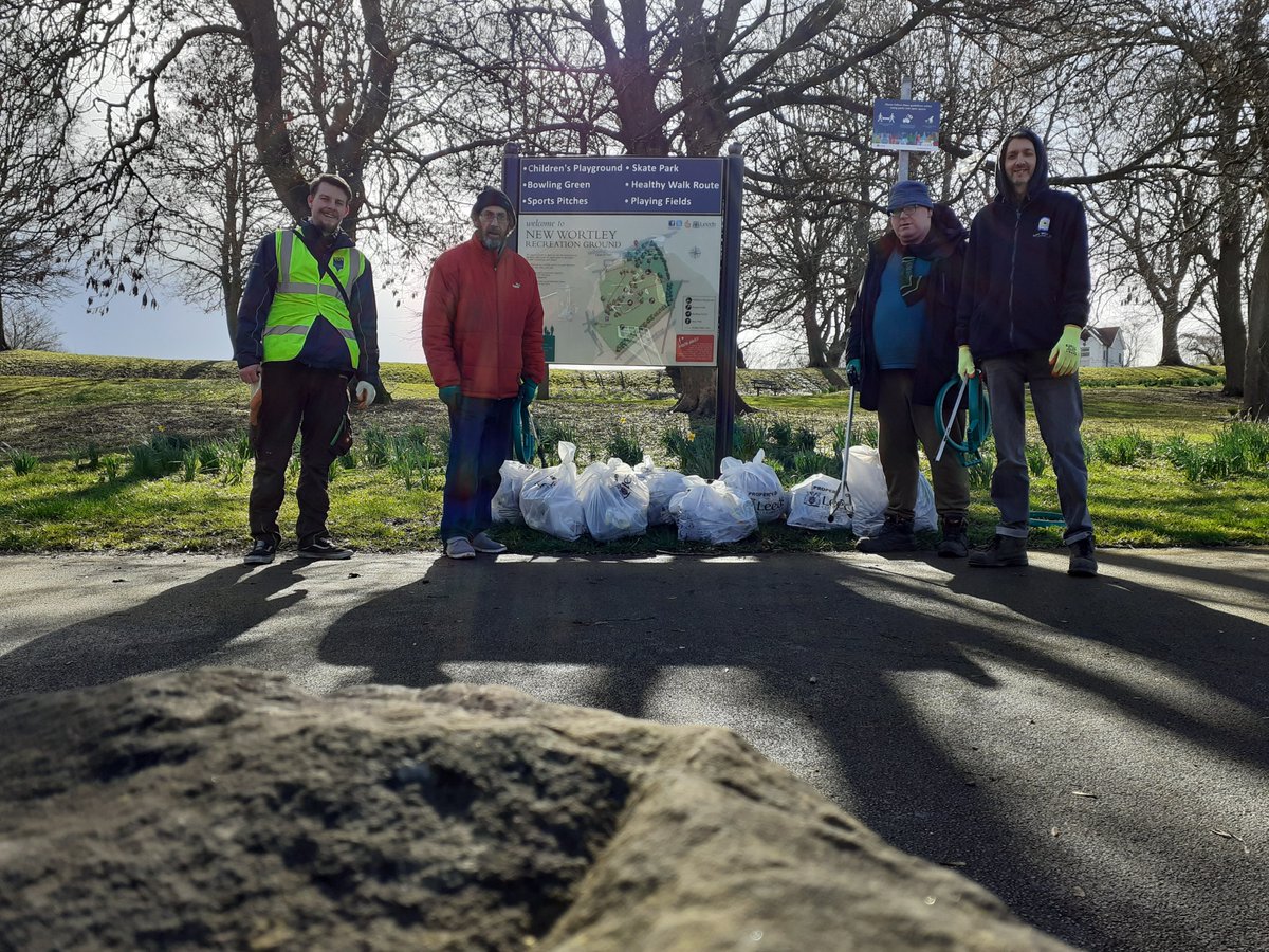 A lot of hard work done by the men's group at @newwortleycc today. We went over to the Wortley Recreation Grounds and picked up 11 heavy bags of rubbish. #litterpick #mensgroup #leedswest #communitygroup #joininfeelgood @TCVtweets