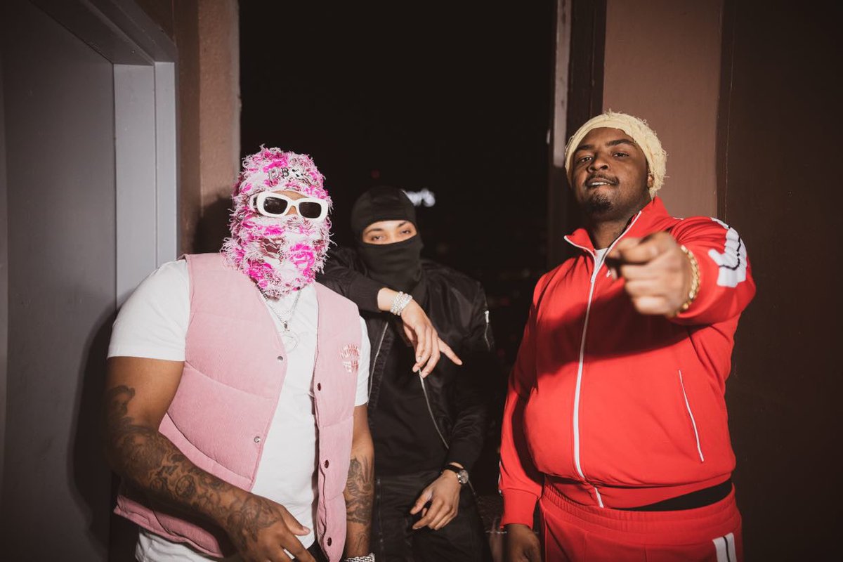 thisisbjames's tweet photo. last weekend I directed the most biggest video of my career as @fnsfilms w @1papiifilms_ &amp; @shotbybesho  

for @_kingbrickz @loopy_ferrell &amp; @gherbo 

thanks to everyone who helped put this together &amp; always my @Rebelmafiaglobe family! 

#AlwaysRiskThings #FNSFilms 🏴‍☠��🎬🎙️ https://t.co/NjWieFdTjx