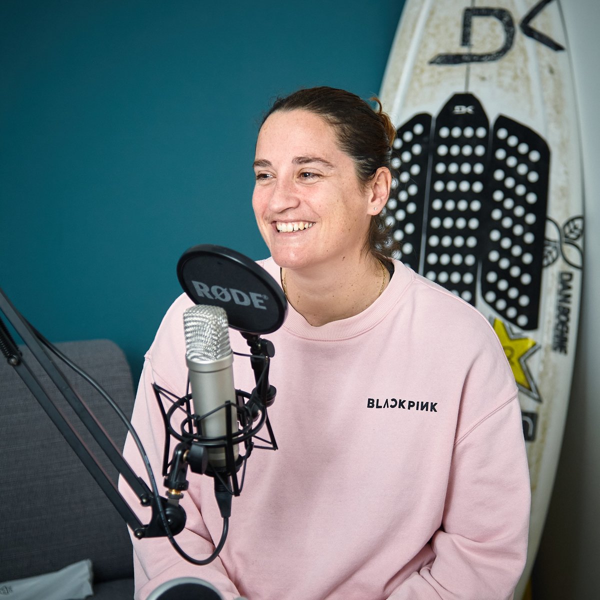 ImpactZoneRadio's tweet photo. Nouvel épisode en ligne aujourd’hui avec comme invitée Caroline Sarran, (entre autres) pensionnaire du World Tour 2007 ! C’est là que ça se passe : https://t.co/QvugJiqkET Bonne écoute ! #surfpodcast https://t.co/Qe3fLTmMyb