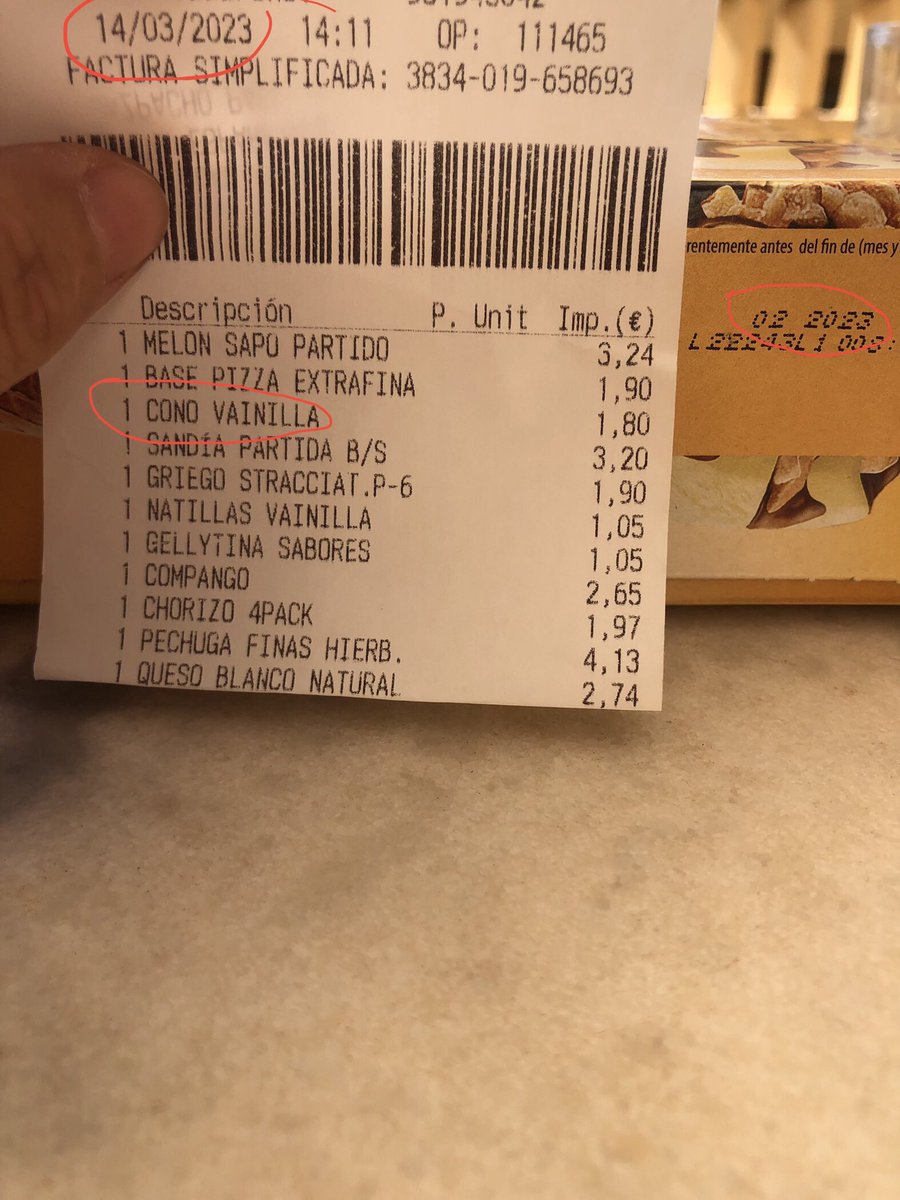 discordante_la's tweet photo. Hola @mercadona acabo de comprar unos helados de vainilla y están caducados 😱no me extraña la tendencia vuestra hoy🤪 https://t.co/Bma6321zFA