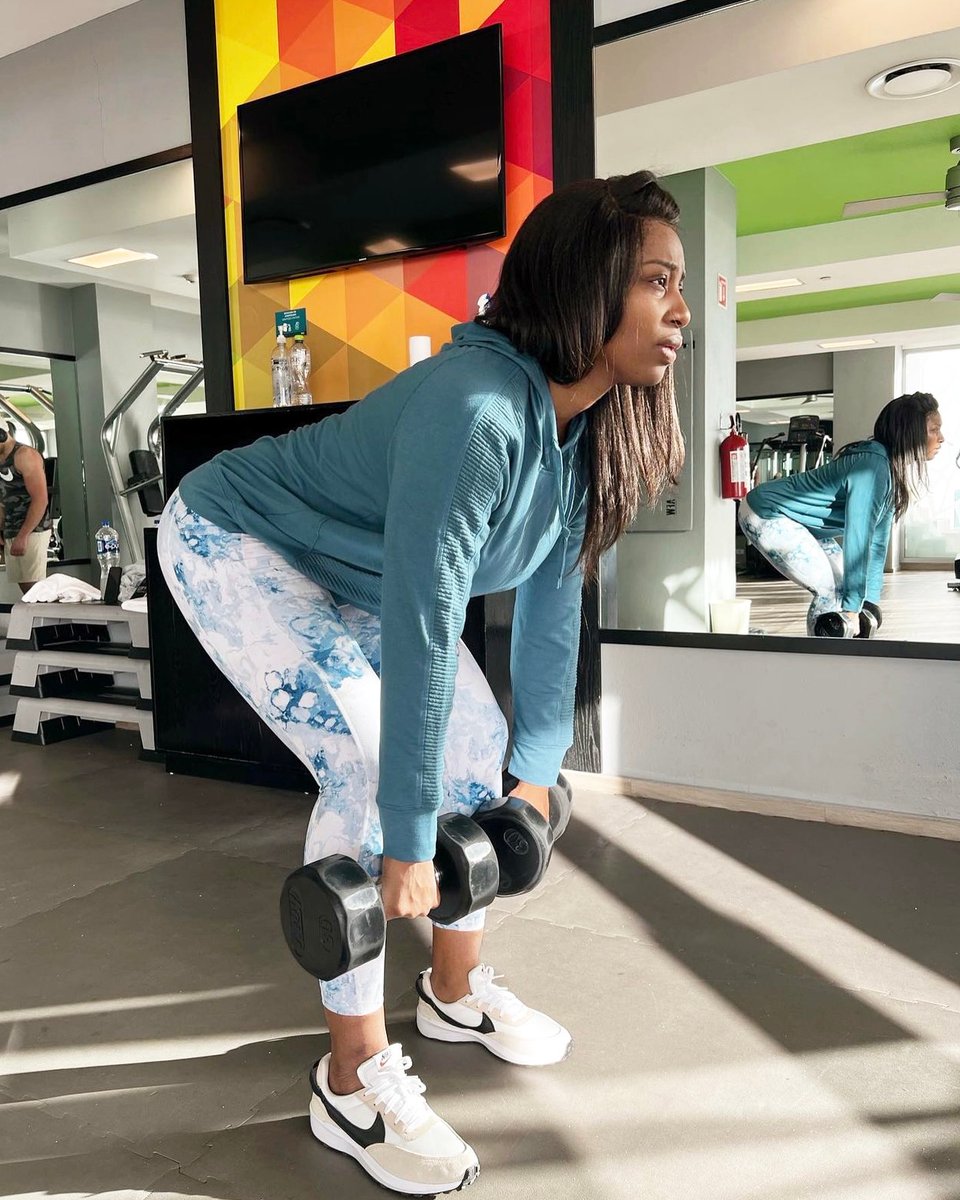 rbx_active's tweet photo. Deadlifts are a great exercise for improving your posture, building your muscles, and increasing your overall strength 💪🏽

📸 @myrieliving

🌊
🌊
🌊
🌊
🌊

#rbx #rbxactive #everydayactive #activewear #fitnessfashion #workoutclothes #gymwear #leggings #sportsbras #yogapants https://t.co/rpLva5px1q