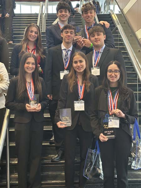 SmithtownCSD's tweet photo. DECA DOMINANCE! 
https://t.co/TJt0exCA5u 
@SCSD_HSE @SCSD_HSW 
#BELIEVE https://t.co/1vSphOUwzD