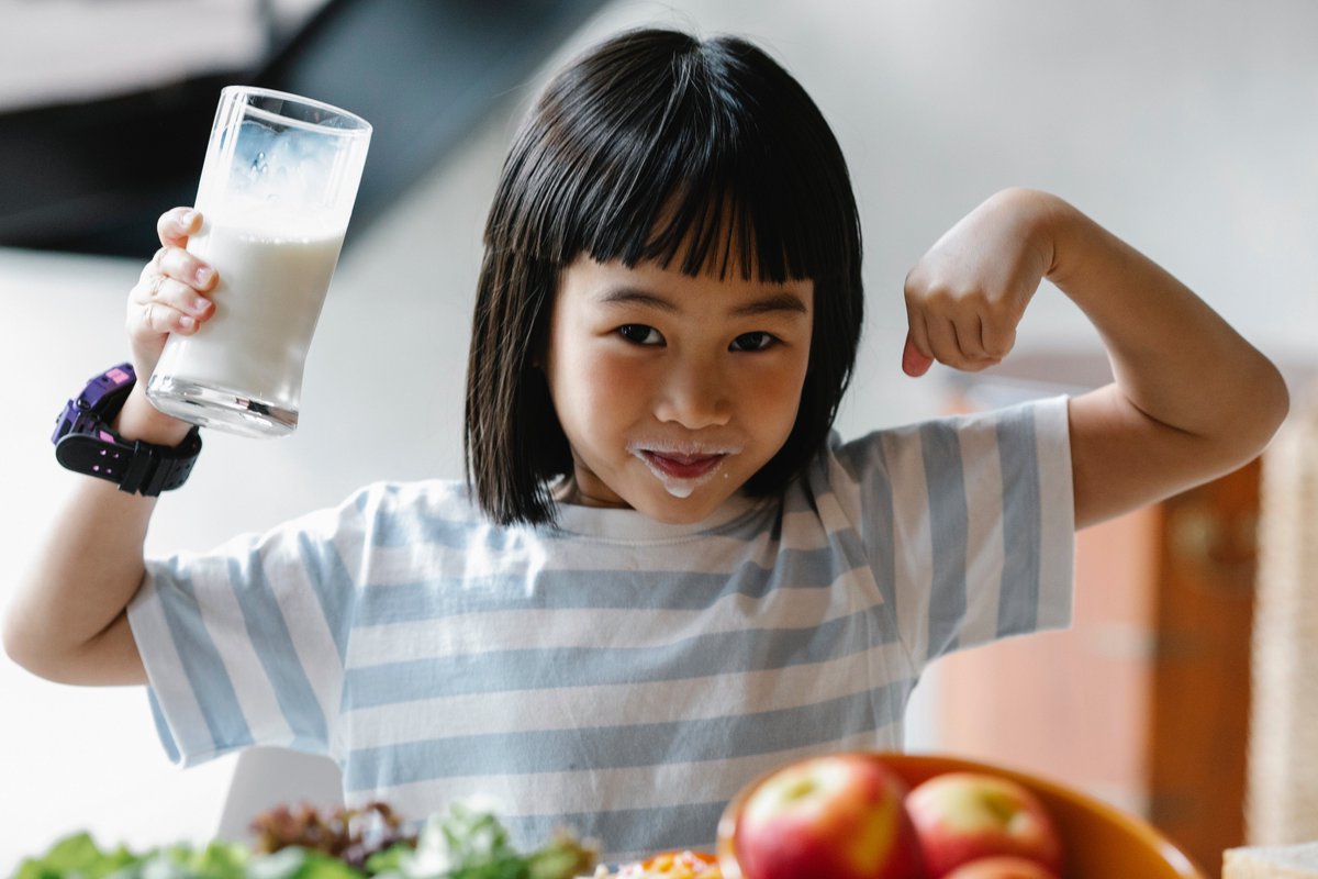 The Dairy RD (@thedairyrd) on Twitter photo Fuel for the Future by Building Stronger Bones. 🦴Sports RDN <a href="/mariespano/">Marie Spano, MS, RD, CSSD, CSCS, ISAK-2</a> shares her strategies. thedairyalliance.com/blog/build-a-b… #NationalNutritionMonth #undeniablydairy Fuel for the Future by Building Stronger Bones. 🦴Sports RDN <a href="/mariespano/">Marie Spano, MS, RD, CSSD, CSCS, ISAK-2</a> shares her strategies. thedairyalliance.com/blog/build-a-b… #NationalNutritionMonth #undeniablydairy