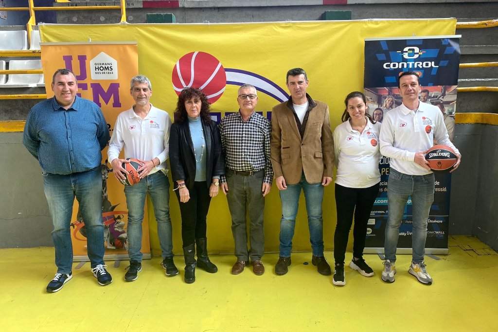 FCBQ's tweet photo. #BQSolidari🏀 / La Unió Esportiva Mataró enceta un projecte solidari a l'Índia!

🔝 L'FCBQ, a través del programa BQ Solidari, recolza una nova iniciativa solidària a Anantapur, de la mà de la UE Mataró i de l'Associació Egala.

➡️ https://t.co/OzSy3iJcR2 https://t.co/lOEvJSw70e